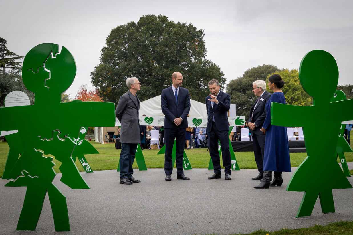 Michael Landy, HRH The Prince of Wales, Tom Fletcher, Sir John Holmes, and Sayyeda Salam discuss the Memorial. Photo by Andy Aitchison